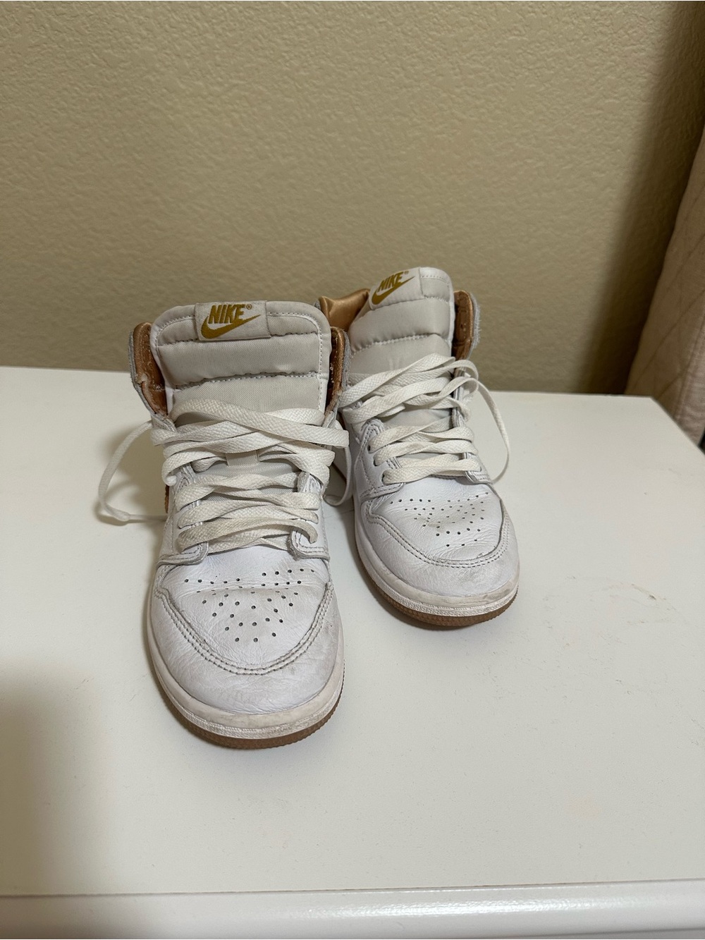 Nike Jordan Kids High-Top AJ1 Sneakers - White & Metallic Gold - Picture 3 of 4